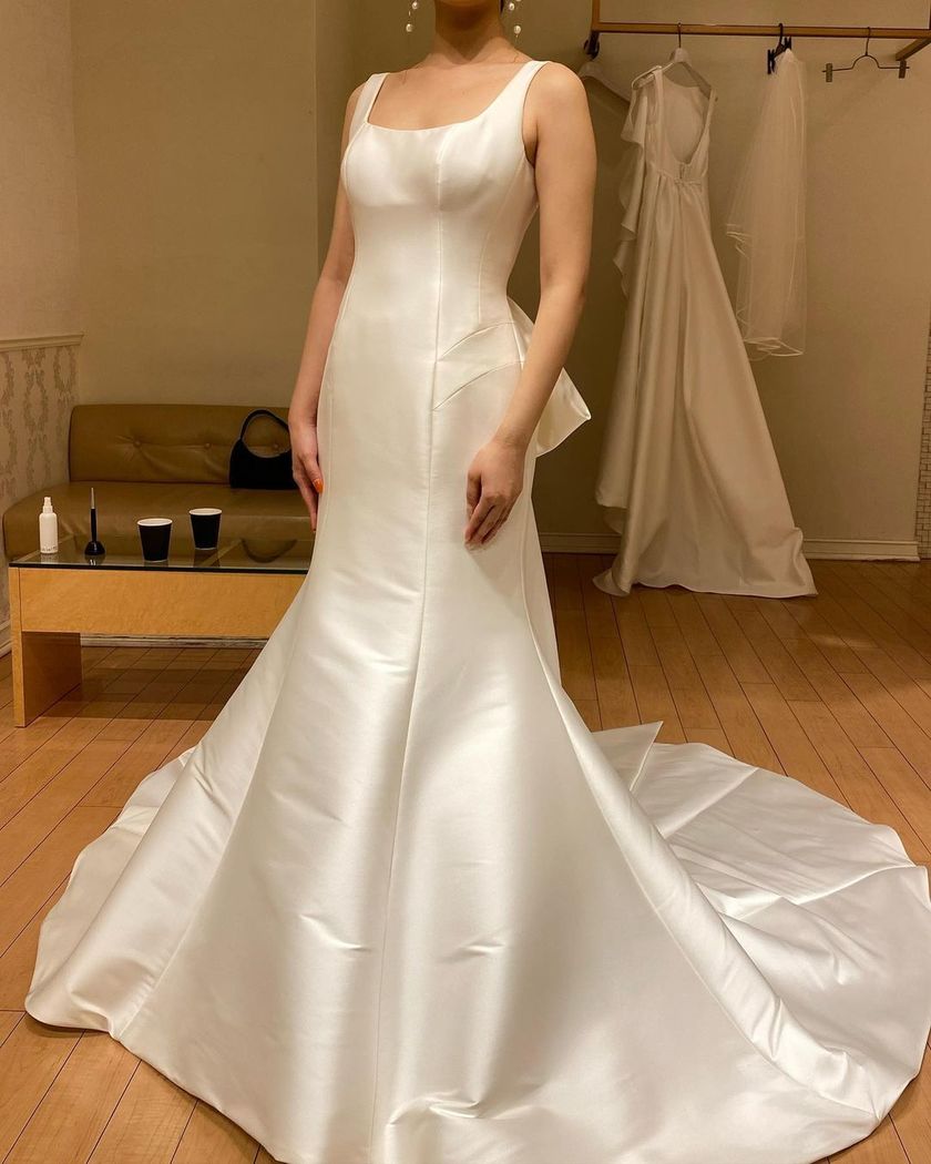 A Special Feature on the Wonderful Wedding Color Dresses by Iranian Designer 🇮🇷 Sarehnouriにて紹介している画像