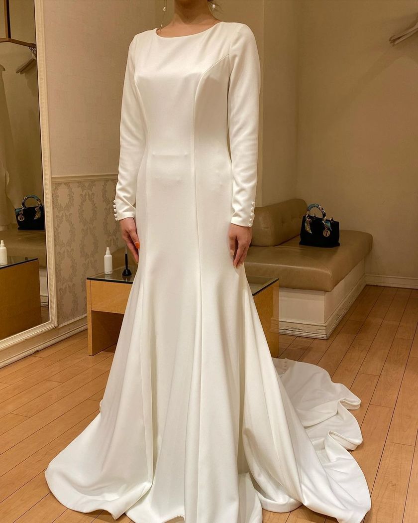 A Special Feature on the Wonderful Wedding Color Dresses by Iranian Designer 🇮🇷 Sarehnouriにて紹介している画像