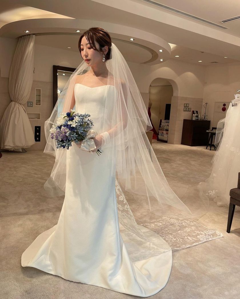 A Special Feature on the Wonderful Wedding Color Dresses by Iranian Designer 🇮🇷 Sarehnouriにて紹介している画像