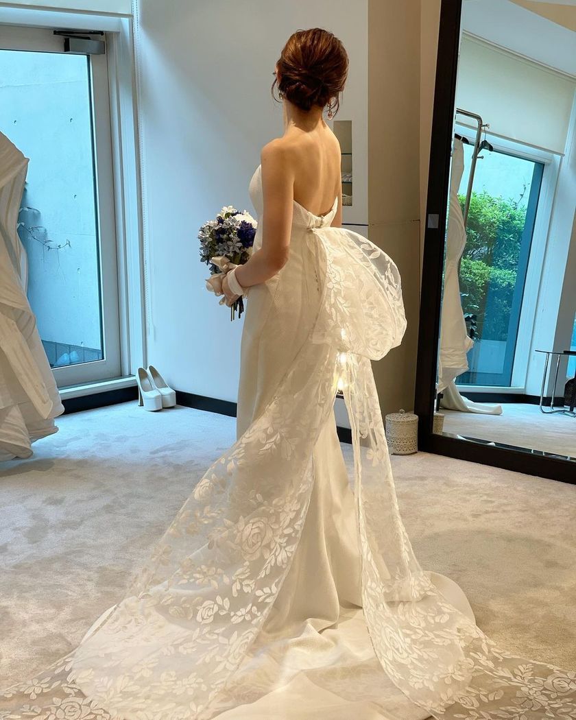 A Special Feature on the Wonderful Wedding Color Dresses by Iranian Designer 🇮🇷 Sarehnouriにて紹介している画像