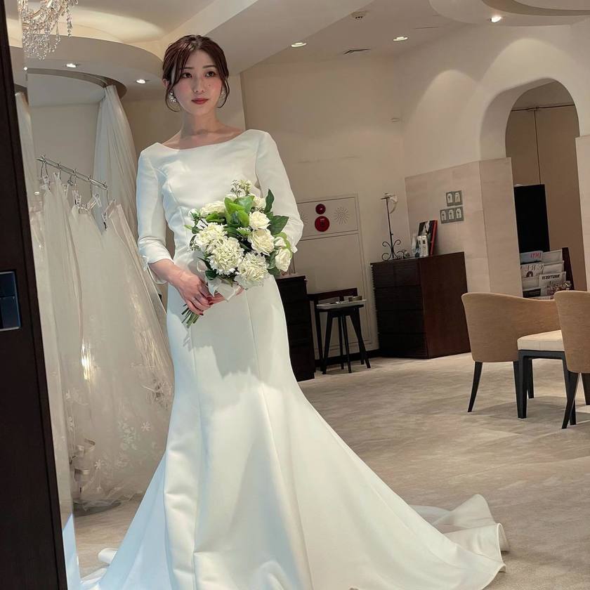 A Special Feature on the Wonderful Wedding Color Dresses by Iranian Designer 🇮🇷 Sarehnouriにて紹介している画像