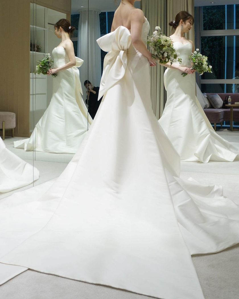 A Special Feature on the Wonderful Wedding Color Dresses by Iranian Designer 🇮🇷 Sarehnouriにて紹介している画像