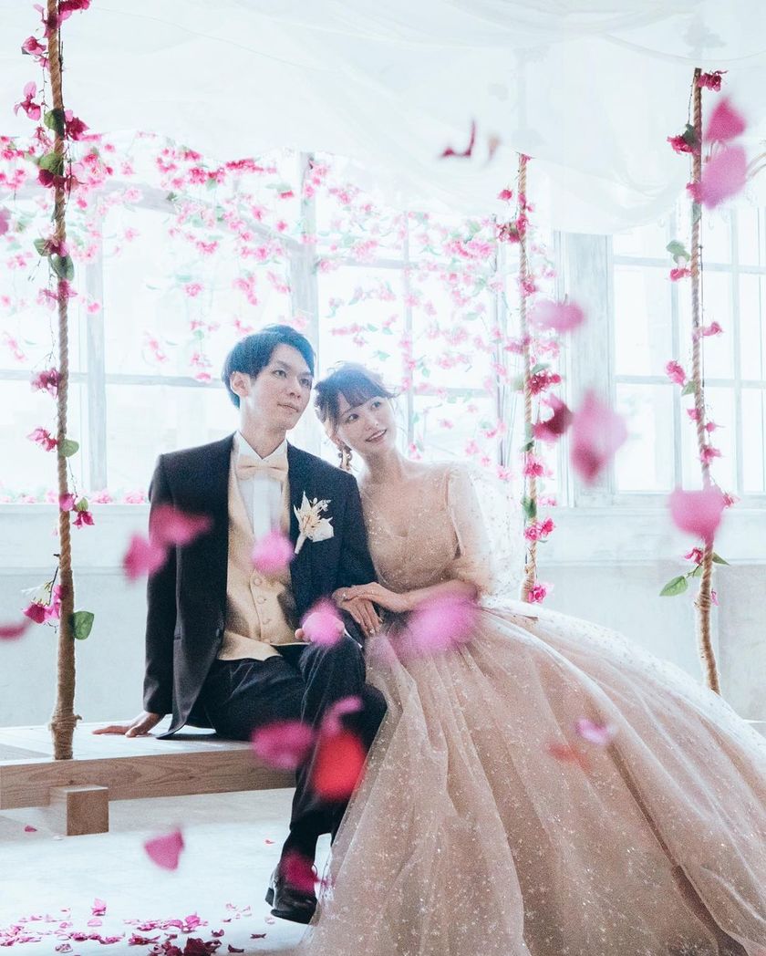 A collection of photos wearing the cute sparkly "Constellation Dress" by Marry with fluffy puff sleeves🪄🌟にて紹介している画像