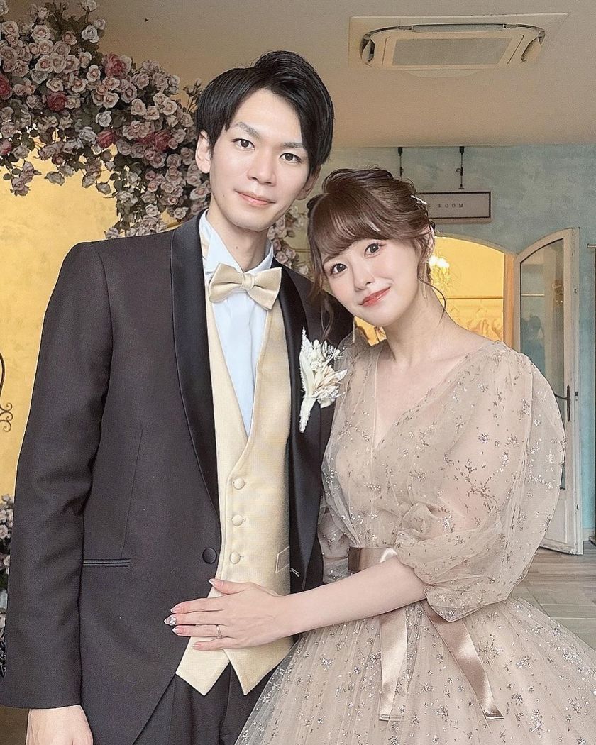 A collection of photos wearing the cute sparkly "Constellation Dress" by Marry with fluffy puff sleeves🪄🌟にて紹介している画像