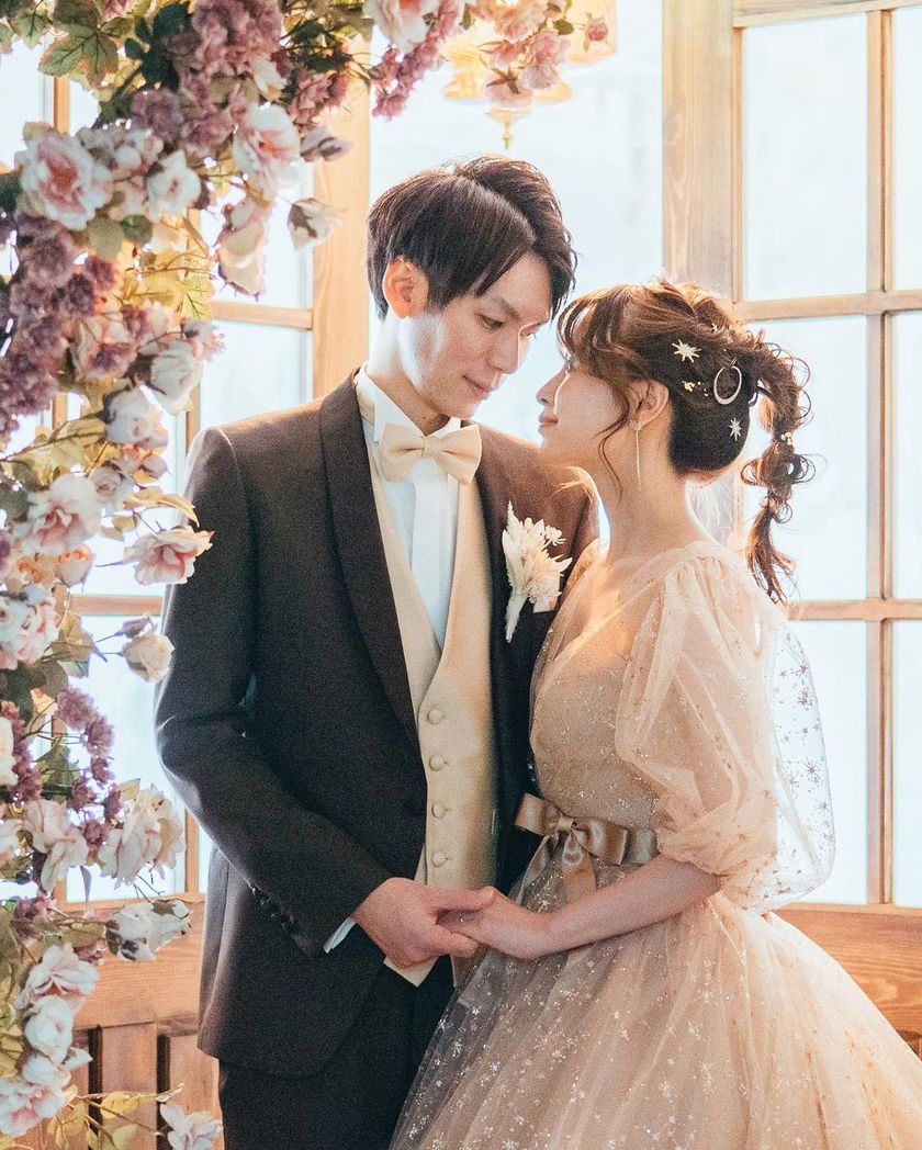 A collection of photos wearing the cute sparkly "Constellation Dress" by Marry with fluffy puff sleeves🪄🌟にて紹介している画像