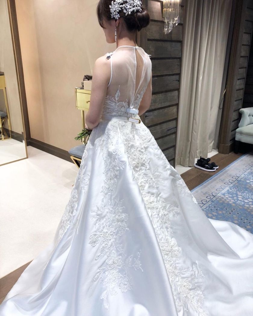 Genius Designer Who Started Making Dresses at the Age of 9 ✂ A Special Feature on "Elie Saab" Dresses Selected by Son Ye-jin from "Crash Landing on You"にて紹介している画像
