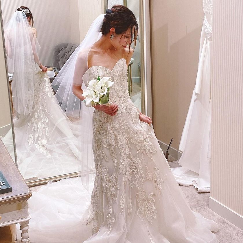 Genius Designer Who Started Making Dresses at the Age of 9 ✂ A Special Feature on "Elie Saab" Dresses Selected by Son Ye-jin from "Crash Landing on You"にて紹介している画像