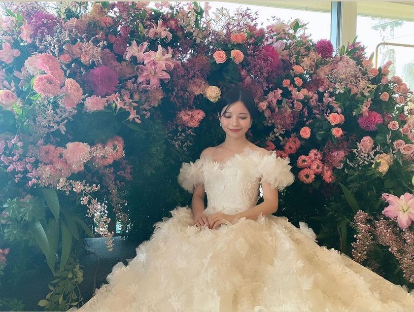 Genius Designer Who Started Making Dresses at the Age of 9 ✂ A Special Feature on "Elie Saab" Dresses Selected by Son Ye-jin from "Crash Landing on You"にて紹介している画像