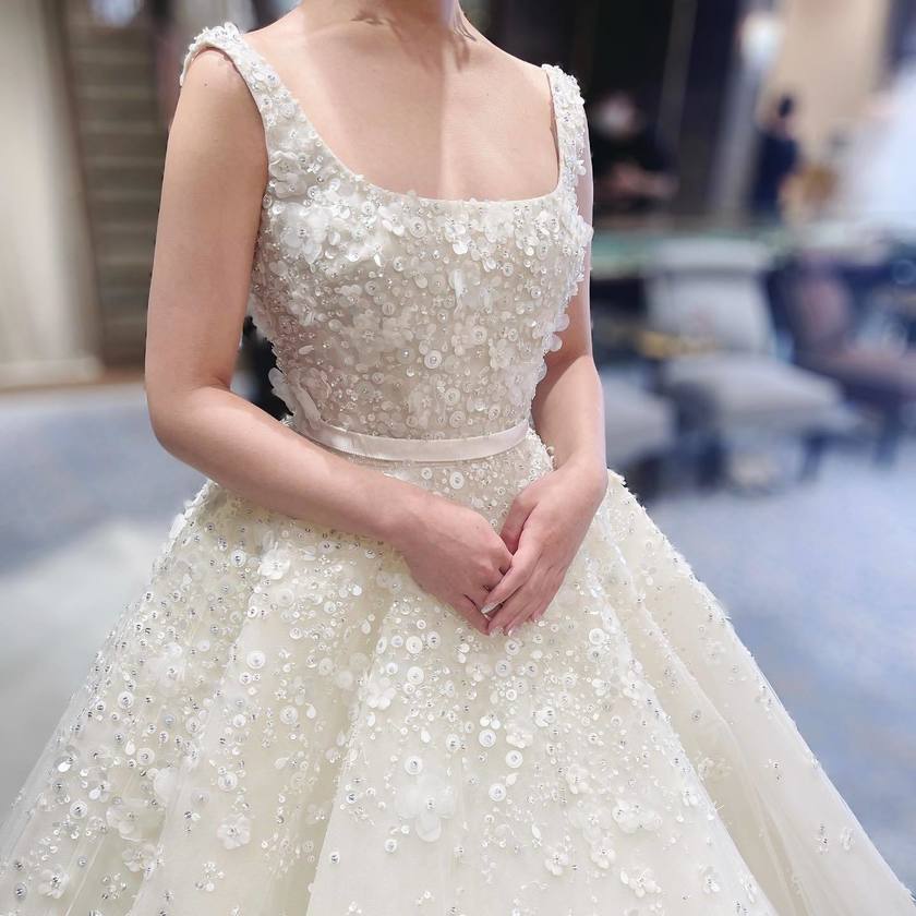Genius Designer Who Started Making Dresses at the Age of 9 ✂ A Special Feature on "Elie Saab" Dresses Selected by Son Ye-jin from "Crash Landing on You"にて紹介している画像