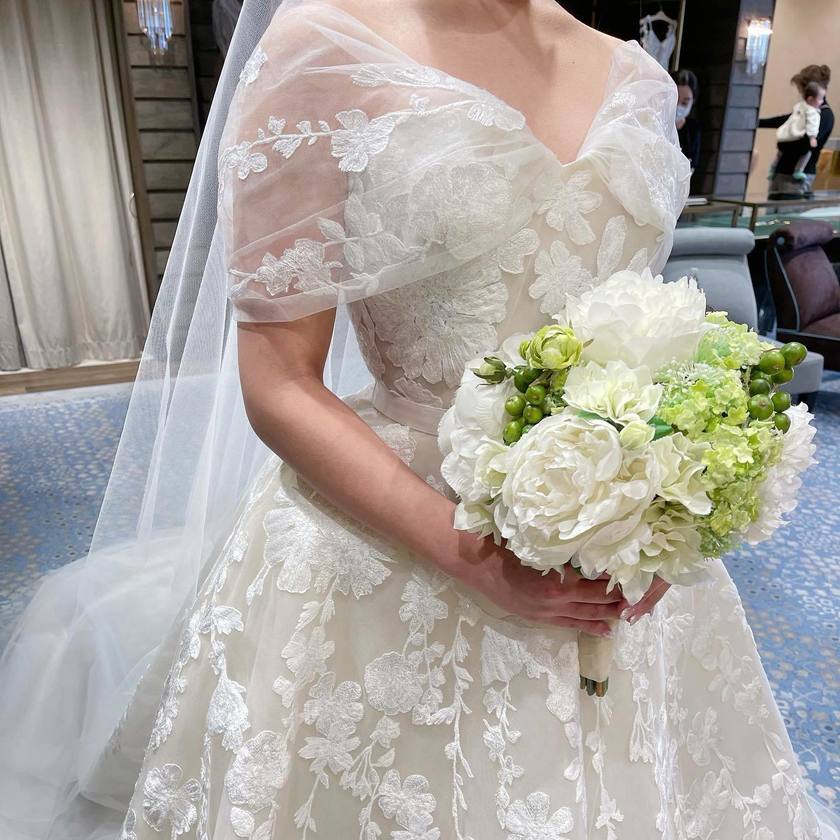 Genius Designer Who Started Making Dresses at the Age of 9 ✂ A Special Feature on "Elie Saab" Dresses Selected by Son Ye-jin from "Crash Landing on You"にて紹介している画像