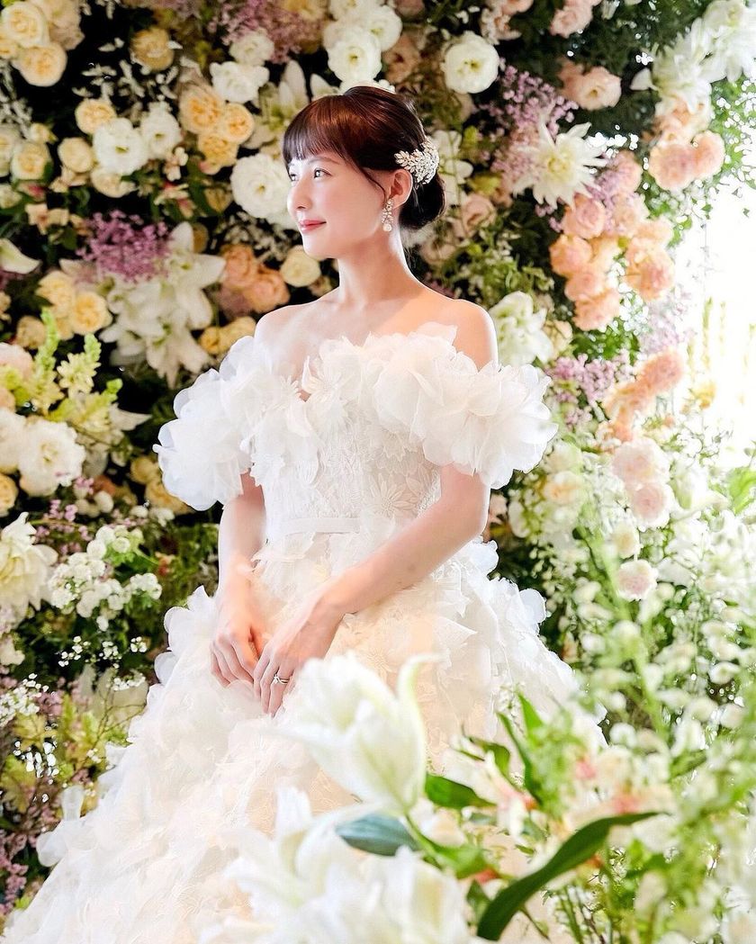 Genius Designer Who Started Making Dresses at the Age of 9 ✂ A Special Feature on "Elie Saab" Dresses Selected by Son Ye-jin from "Crash Landing on You"にて紹介している画像