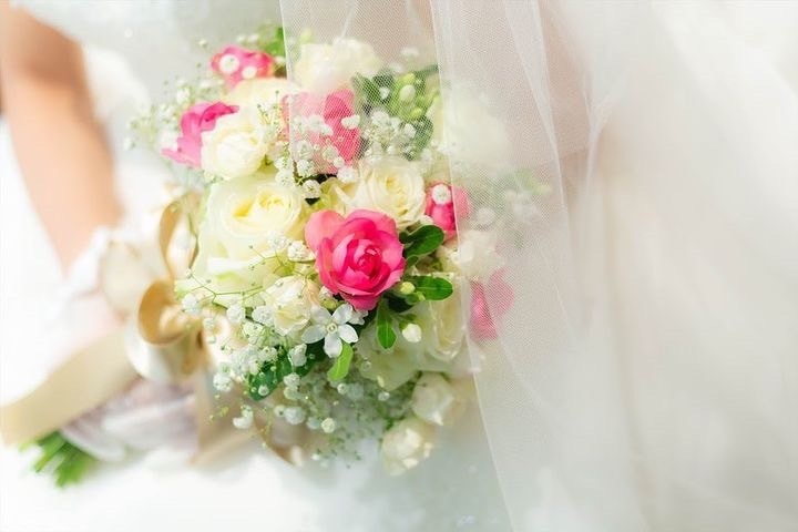 Are there certain flowers that cannot be specified depending on the season? Check with actual wedding photos [Bouquet and Floral Decoration Calendar].にて紹介している画像