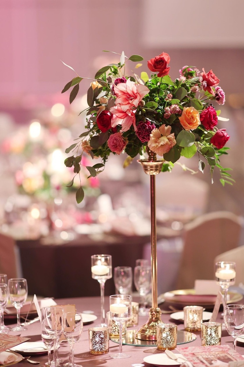 Are there certain flowers that cannot be specified depending on the season? Check with actual wedding photos [Bouquet and Floral Decoration Calendar].にて紹介している画像