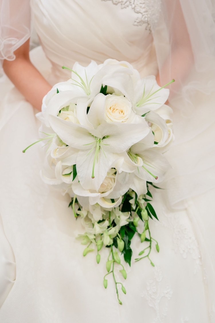 Are there certain flowers that cannot be specified depending on the season? Check with actual wedding photos [Bouquet and Floral Decoration Calendar].にて紹介している画像