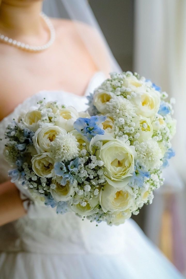 Are there certain flowers that cannot be specified depending on the season? Check with actual wedding photos [Bouquet and Floral Decoration Calendar].にて紹介している画像