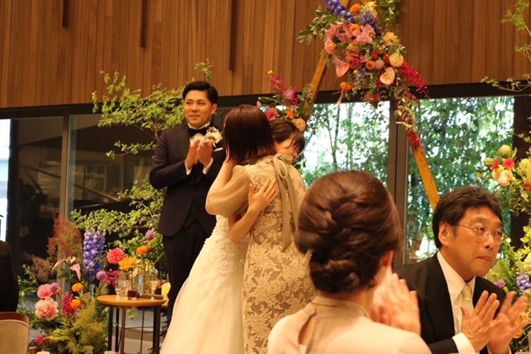 Are there certain flowers that cannot be specified depending on the season? Check with actual wedding photos [Bouquet and Floral Decoration Calendar].にて紹介している画像