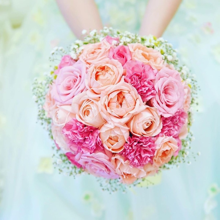 Are there certain flowers that cannot be specified depending on the season? Check with actual wedding photos [Bouquet and Floral Decoration Calendar].にて紹介している画像