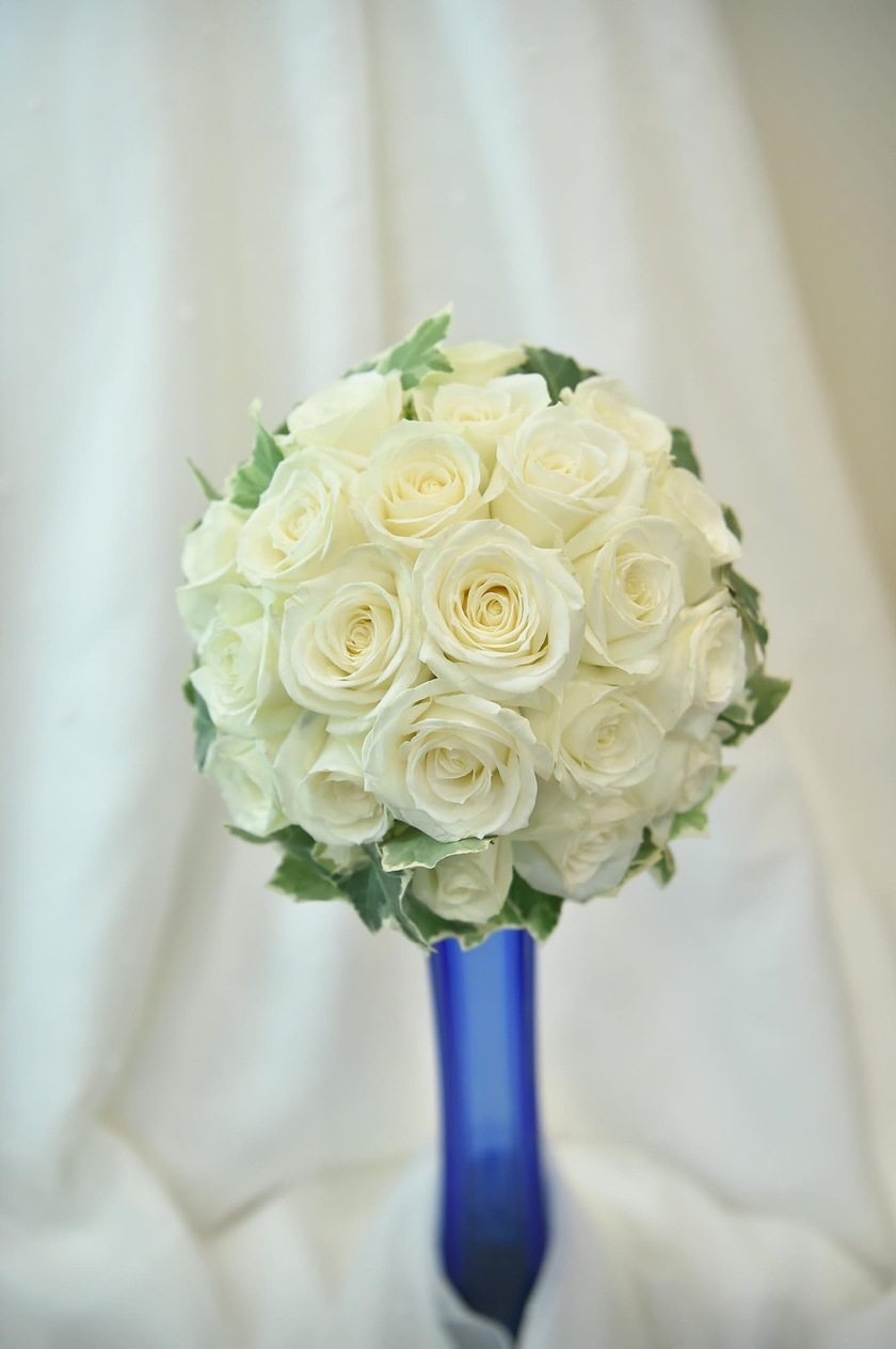 Are there certain flowers that cannot be specified depending on the season? Check with actual wedding photos [Bouquet and Floral Decoration Calendar].にて紹介している画像