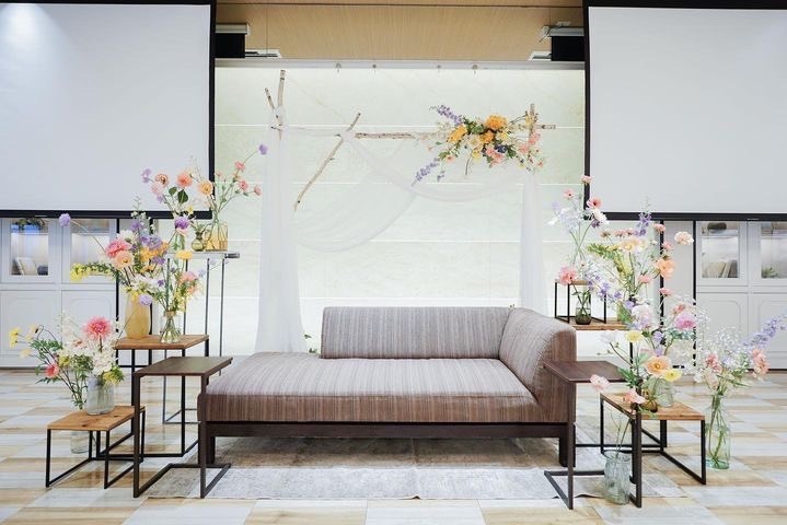 Are there certain flowers that cannot be specified depending on the season? Check with actual wedding photos [Bouquet and Floral Decoration Calendar].にて紹介している画像