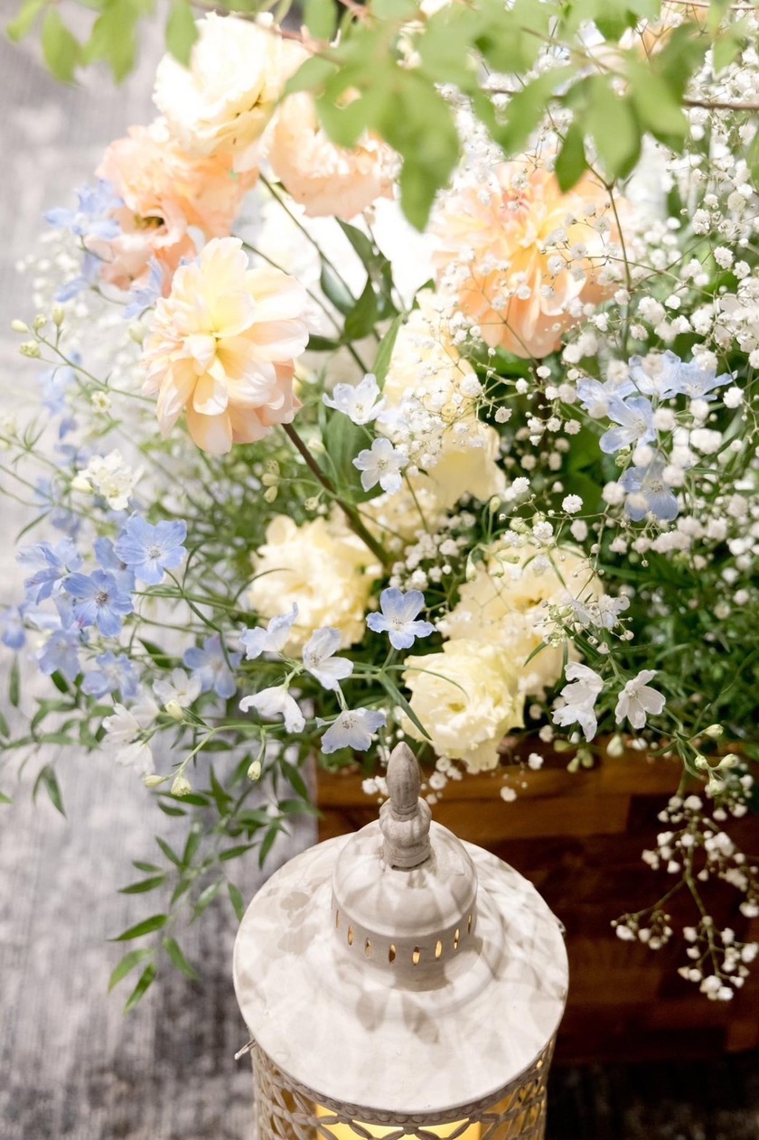 Are there certain flowers that cannot be specified depending on the season? Check with actual wedding photos [Bouquet and Floral Decoration Calendar].にて紹介している画像
