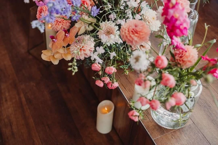 Are there certain flowers that cannot be specified depending on the season? Check with actual wedding photos [Bouquet and Floral Decoration Calendar].にて紹介している画像