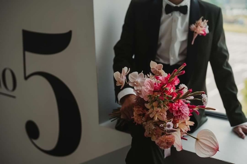 Are there certain flowers that cannot be specified depending on the season? Check with actual wedding photos [Bouquet and Floral Decoration Calendar].にて紹介している画像