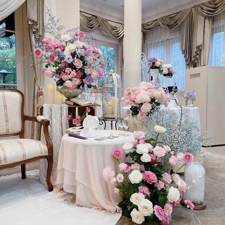 Are there certain flowers that cannot be specified depending on the season? Check with actual wedding photos [Bouquet and Floral Decoration Calendar].にて紹介している画像