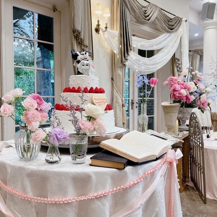 Are there certain flowers that cannot be specified depending on the season? Check with actual wedding photos [Bouquet and Floral Decoration Calendar].にて紹介している画像