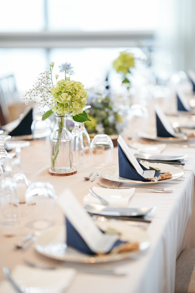 Are there certain flowers that cannot be specified depending on the season? Check with actual wedding photos [Bouquet and Floral Decoration Calendar].にて紹介している画像