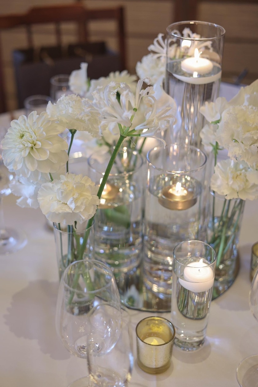 Are there certain flowers that cannot be specified depending on the season? Check with actual wedding photos [Bouquet and Floral Decoration Calendar].にて紹介している画像