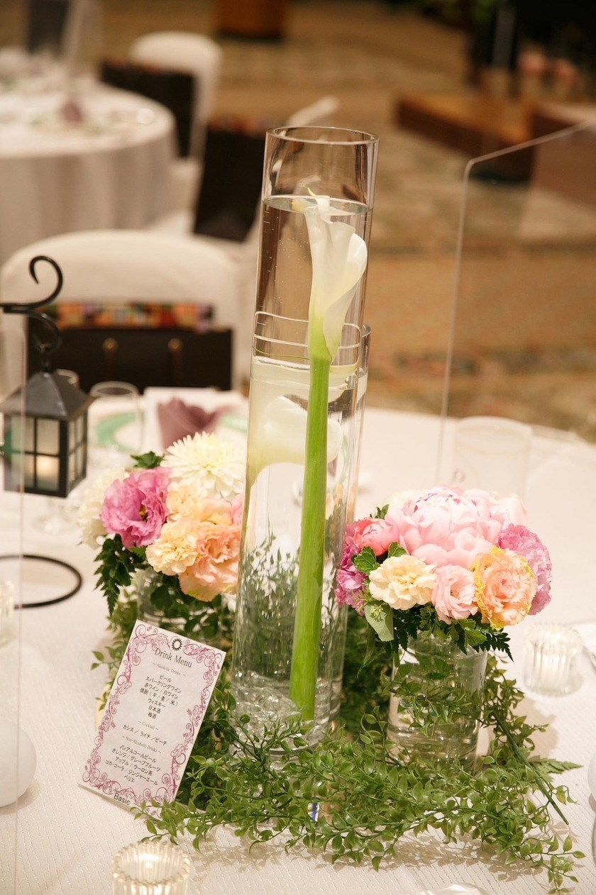 Are there certain flowers that cannot be specified depending on the season? Check with actual wedding photos [Bouquet and Floral Decoration Calendar].にて紹介している画像