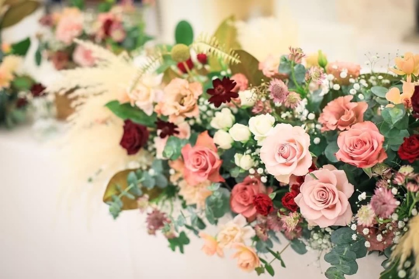 Are there certain flowers that cannot be specified depending on the season? Check with actual wedding photos [Bouquet and Floral Decoration Calendar].にて紹介している画像