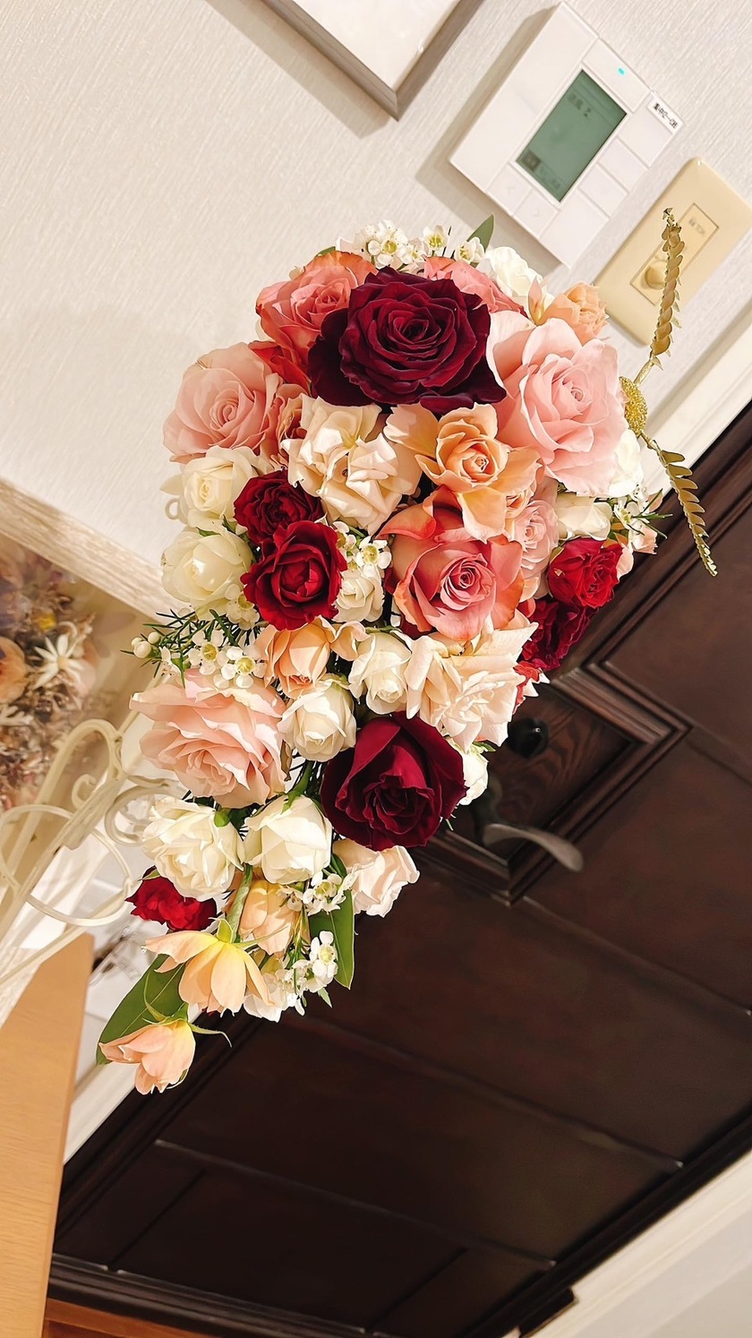 Are there certain flowers that cannot be specified depending on the season? Check with actual wedding photos [Bouquet and Floral Decoration Calendar].にて紹介している画像