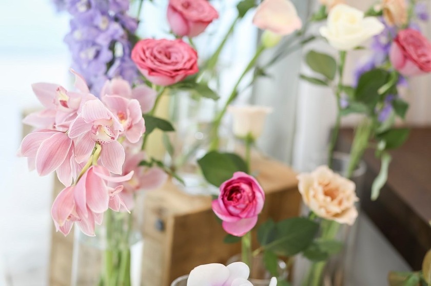 Are there certain flowers that cannot be specified depending on the season? Check with actual wedding photos [Bouquet and Floral Decoration Calendar].にて紹介している画像