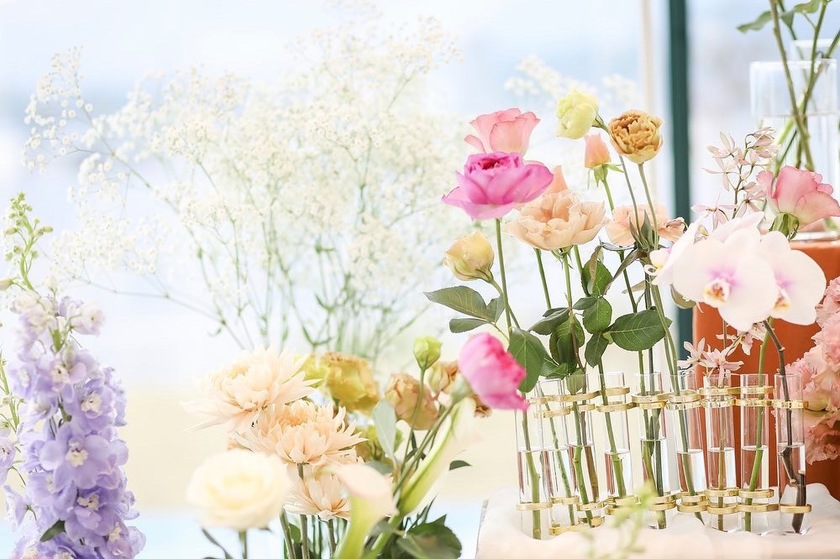 Are there certain flowers that cannot be specified depending on the season? Check with actual wedding photos [Bouquet and Floral Decoration Calendar].にて紹介している画像