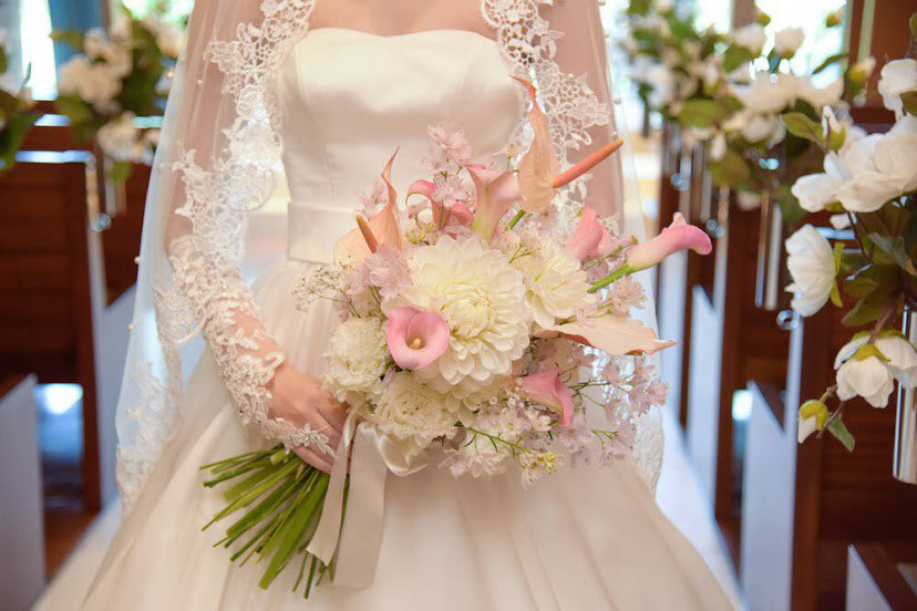 Are there certain flowers that cannot be specified depending on the season? Check with actual wedding photos [Bouquet and Floral Decoration Calendar].にて紹介している画像