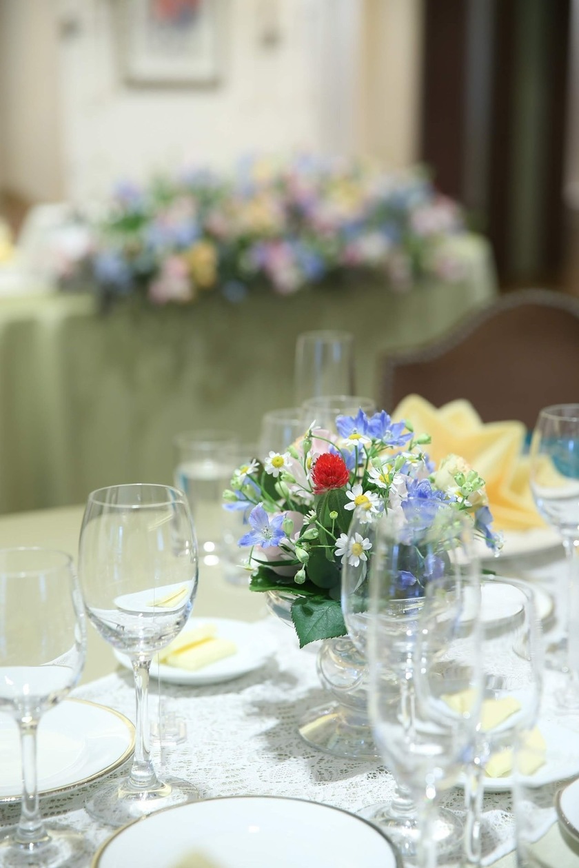 Are there certain flowers that cannot be specified depending on the season? Check with actual wedding photos [Bouquet and Floral Decoration Calendar].にて紹介している画像