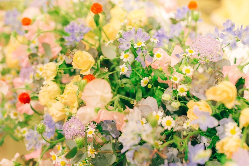 Are there certain flowers that cannot be specified depending on the season? Check with actual wedding photos [Bouquet and Floral Decoration Calendar].にて紹介している画像