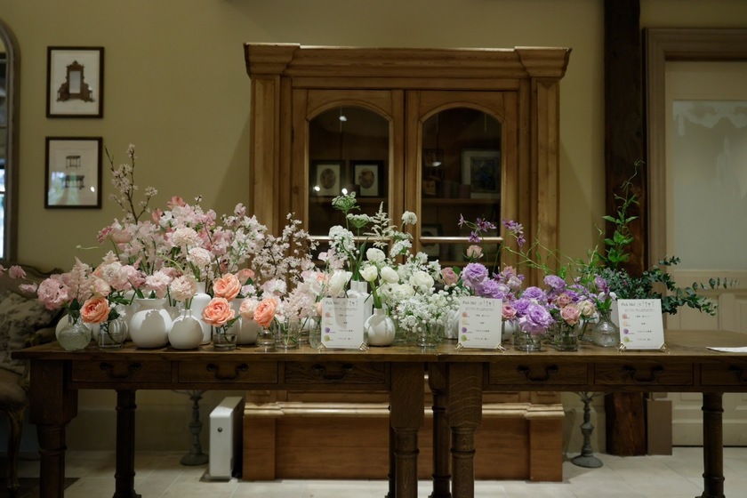 Are there certain flowers that cannot be specified depending on the season? Check with actual wedding photos [Bouquet and Floral Decoration Calendar].にて紹介している画像