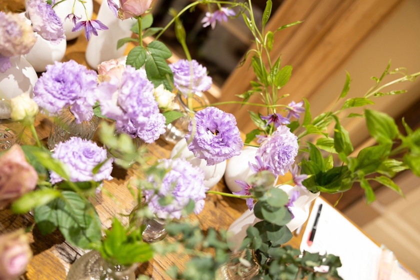 Are there certain flowers that cannot be specified depending on the season? Check with actual wedding photos [Bouquet and Floral Decoration Calendar].にて紹介している画像