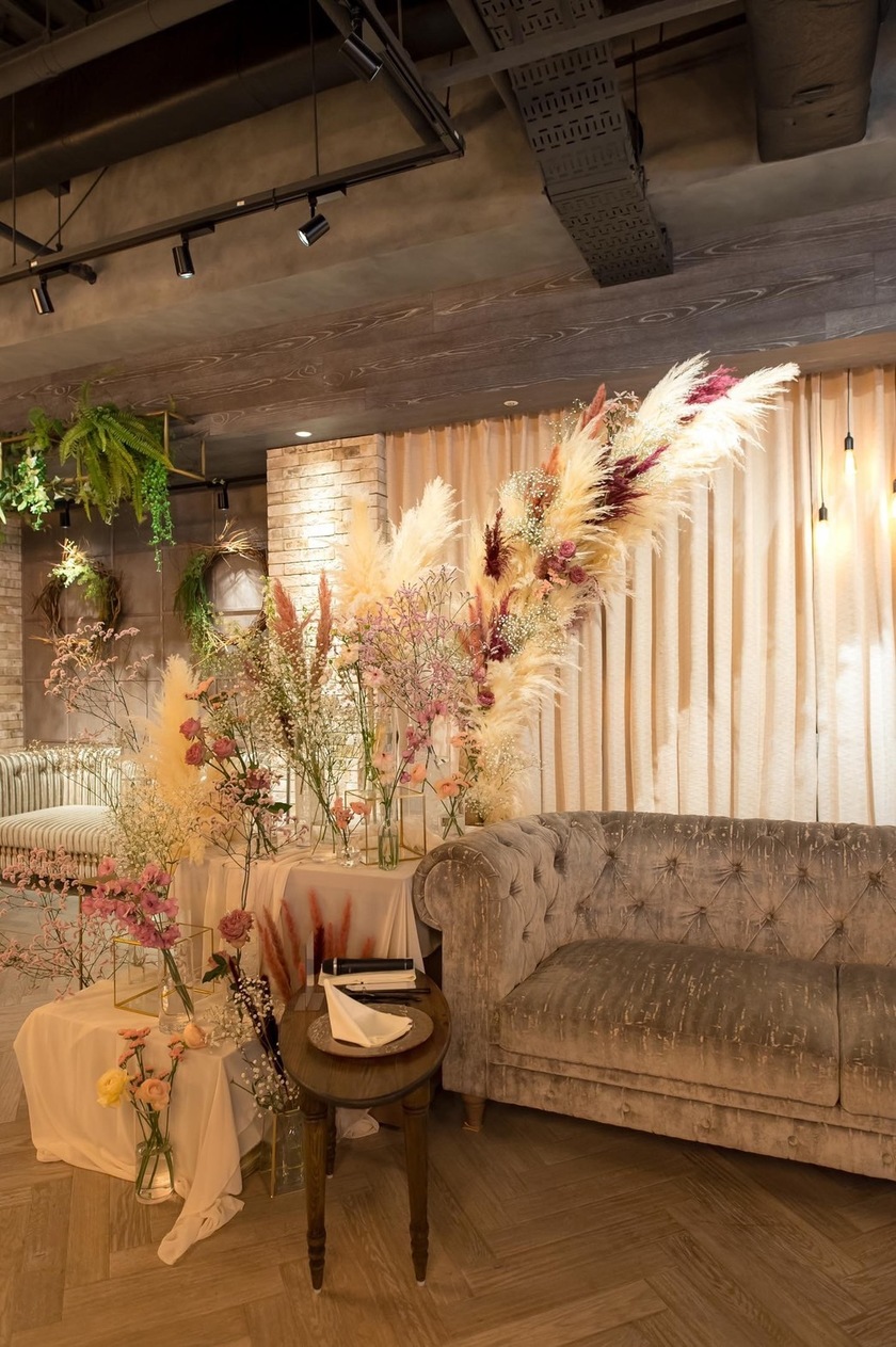 Are there certain flowers that cannot be specified depending on the season? Check with actual wedding photos [Bouquet and Floral Decoration Calendar].にて紹介している画像