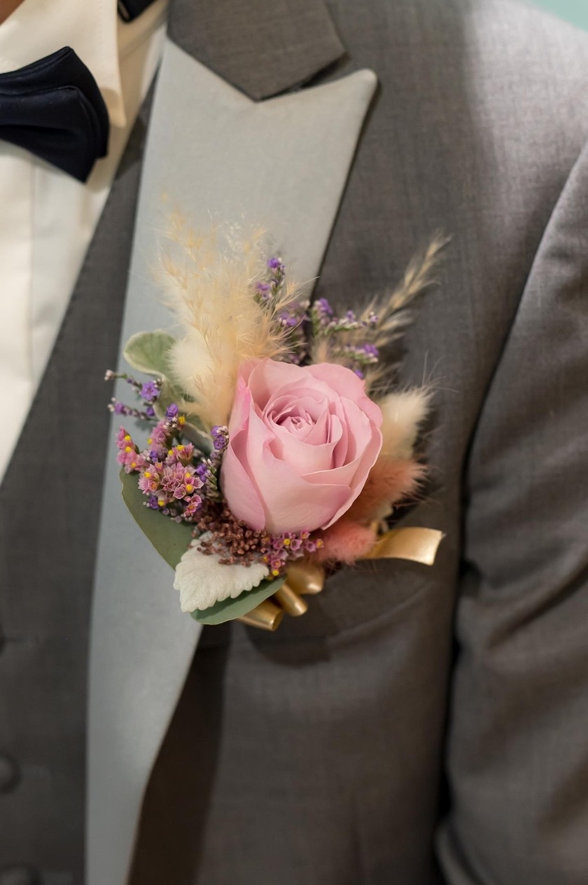 Are there certain flowers that cannot be specified depending on the season? Check with actual wedding photos [Bouquet and Floral Decoration Calendar].にて紹介している画像