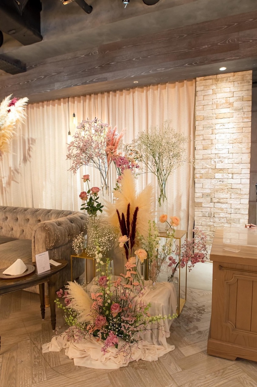 Are there certain flowers that cannot be specified depending on the season? Check with actual wedding photos [Bouquet and Floral Decoration Calendar].にて紹介している画像