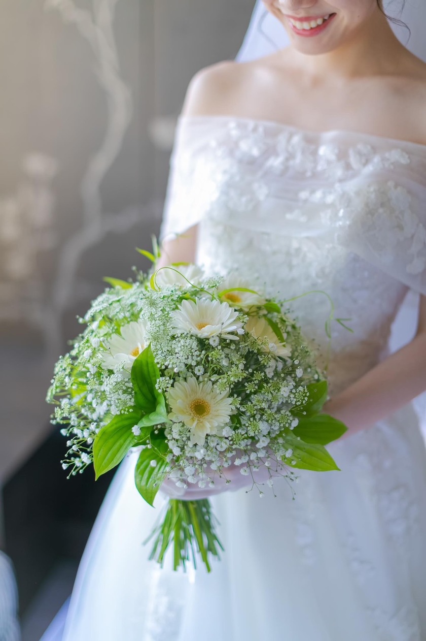Are there certain flowers that cannot be specified depending on the season? Check with actual wedding photos [Bouquet and Floral Decoration Calendar].にて紹介している画像