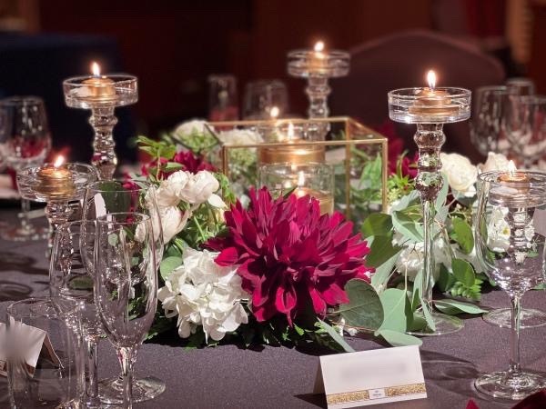 Are there certain flowers that cannot be specified depending on the season? Check with actual wedding photos [Bouquet and Floral Decoration Calendar].にて紹介している画像