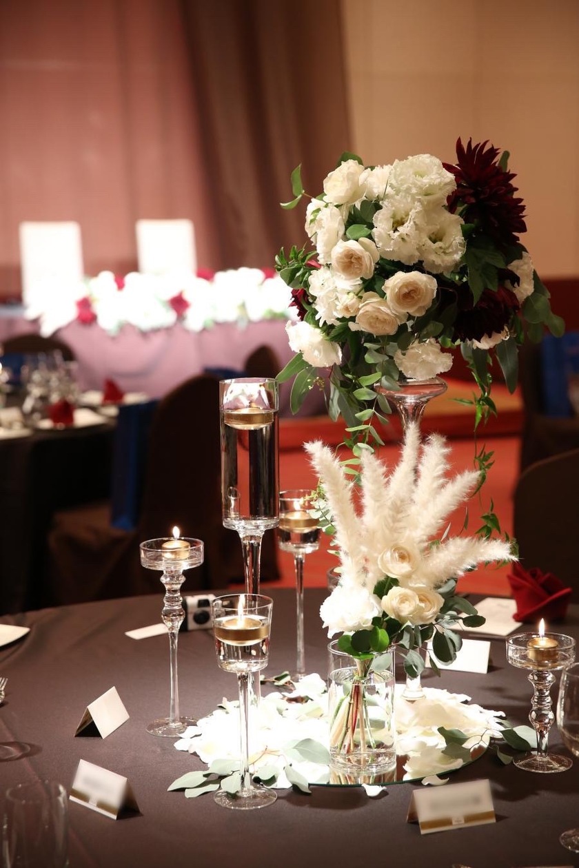 Are there certain flowers that cannot be specified depending on the season? Check with actual wedding photos [Bouquet and Floral Decoration Calendar].にて紹介している画像