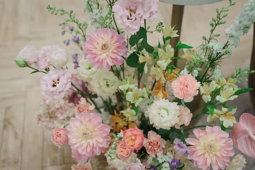 Are there certain flowers that cannot be specified depending on the season? Check with actual wedding photos [Bouquet and Floral Decoration Calendar].にて紹介している画像