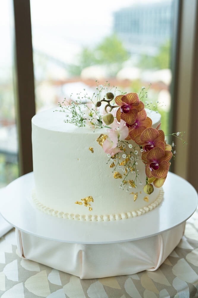 Are there certain flowers that cannot be specified depending on the season? Check with actual wedding photos [Bouquet and Floral Decoration Calendar].にて紹介している画像