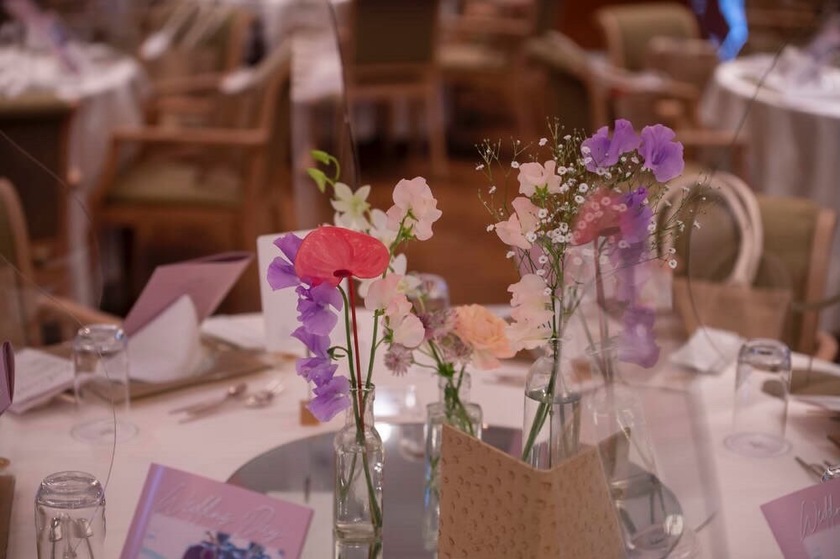 Are there certain flowers that cannot be specified depending on the season? Check with actual wedding photos [Bouquet and Floral Decoration Calendar].にて紹介している画像