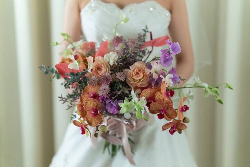 Are there certain flowers that cannot be specified depending on the season? Check with actual wedding photos [Bouquet and Floral Decoration Calendar].にて紹介している画像